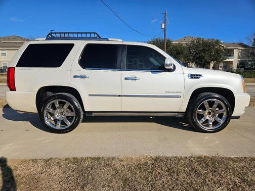 White Diamond Tricoat 2014 Cadillac Escalade Luxury