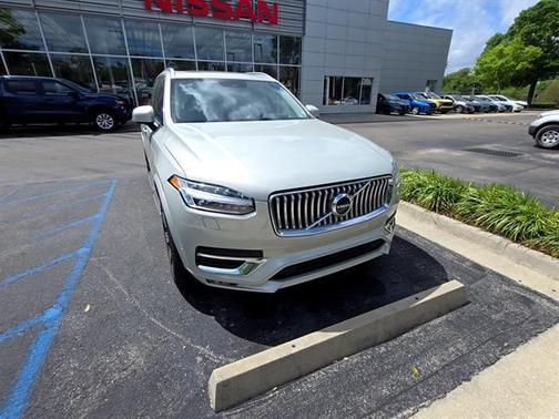 2022 Volvo XC90 T6 Inscription