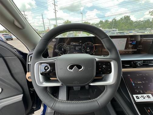 2025 INFINITI QX80 Luxe