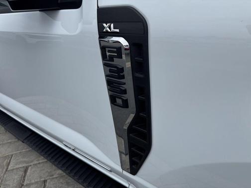 OXFORD WHITE 2026 Ford F-350 XL