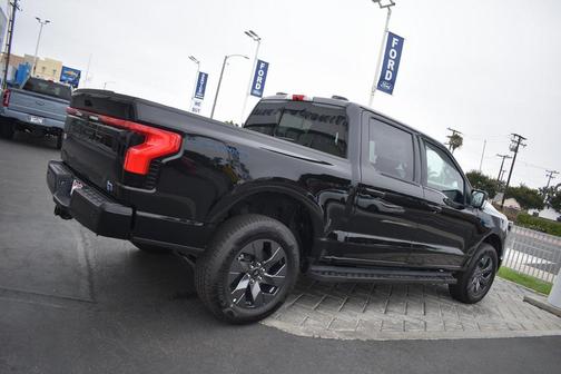 2025 Ford F-150 Lightning LARIAT