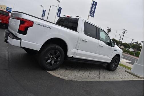 2025 Ford F-150 Lightning LARIAT