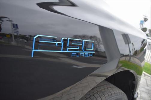 2025 Ford F-150 Lightning Flash