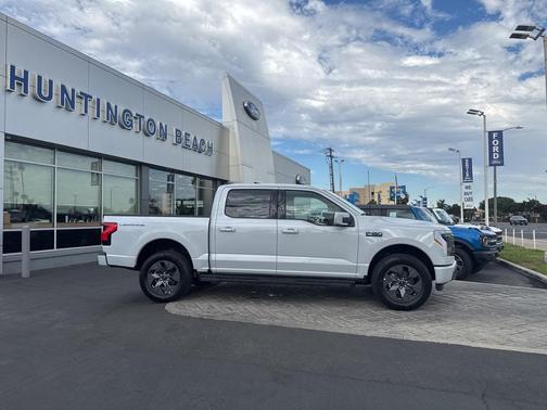 2025 Ford F-150 Lightning LARIAT