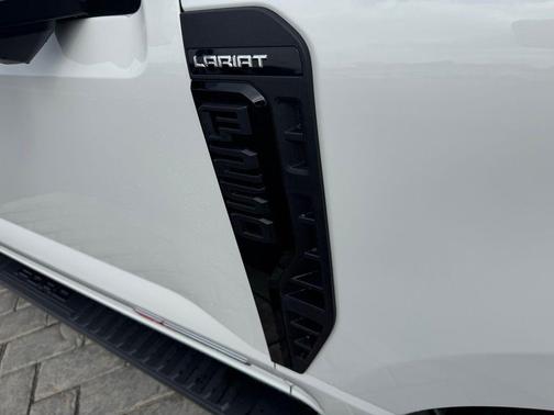 STAR WHITE 2026 Ford F-250 Lariat