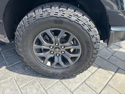 AGATE BLACK METALLIC 2024 Ford F-150 Tremor