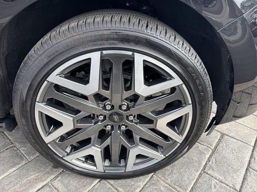 AGATE BLACK METALLIC 2025 Ford Expedition Max Platinum