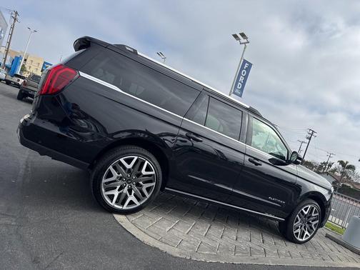 AGATE BLACK METALLIC 2025 Ford Expedition Max Platinum