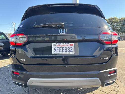 2023 Honda Pilot AWD Elite