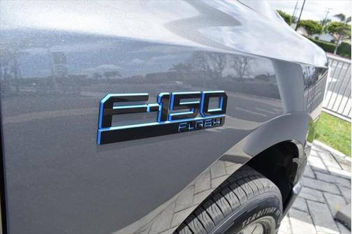2025 Ford F-150 Lightning Flash