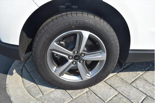 STAR WHITE 2024 Ford Edge SEL