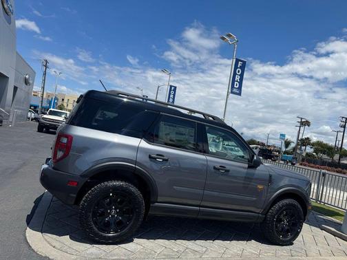 CARBONIZED GRAY METALLIC 2026 Ford Bronco Sport Badlands