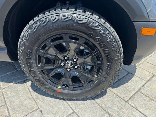 CARBONIZED GRAY METALLIC 2026 Ford Bronco Sport Badlands
