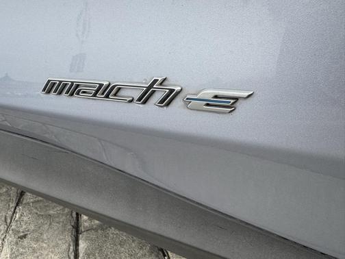 2022 Ford Mustang Mach-E Select
