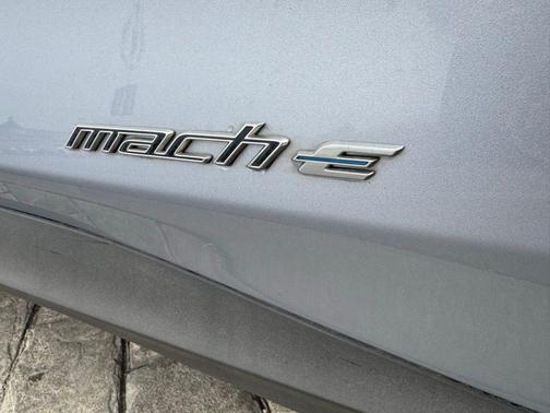 2022 Ford Mustang Mach-E Select