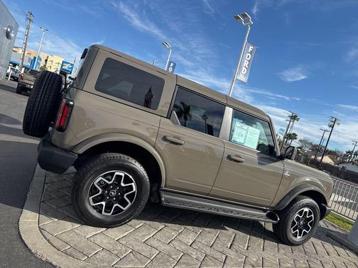 2025 Ford Bronco Outer Banks