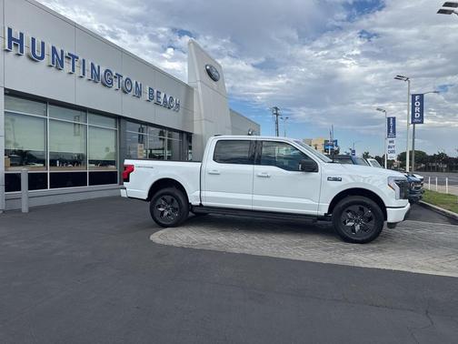 2025 Ford F-150 Lightning Flash