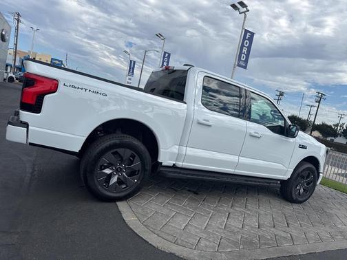 2025 Ford F-150 Lightning Flash
