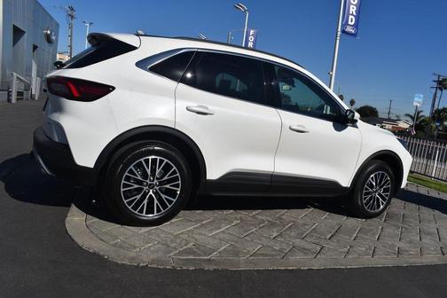 2025 Ford Escape PHEV SE