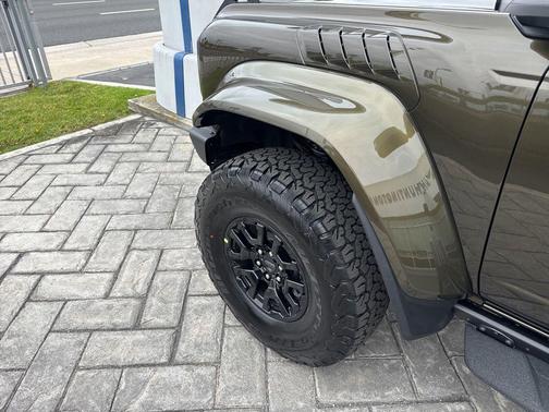 SHELTER GREEN METALLIC 2026 Ford Bronco Raptor