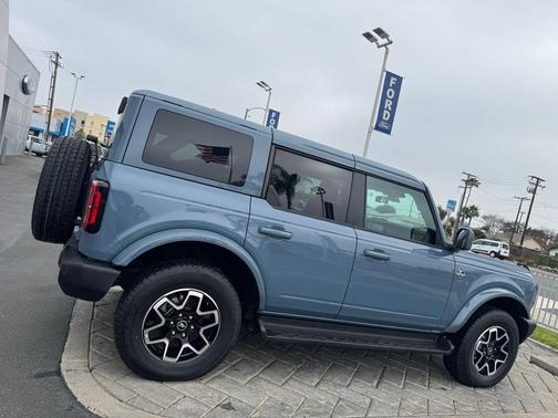 AZURE GRAY MET TRI-COAT 2025 Ford Bronco Outer Banks