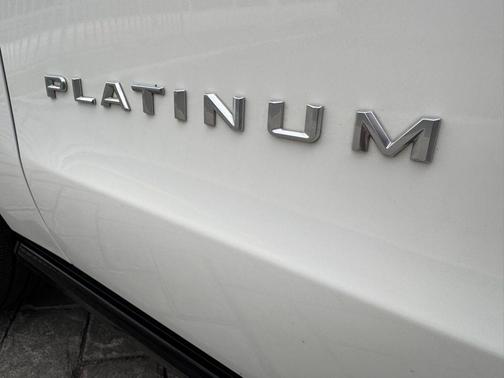 STAR WHITE MET TRI-COAT 2025 Ford Expedition Platinum