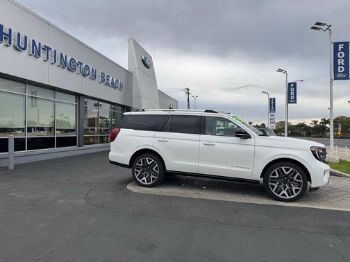 STAR WHITE MET TRI-COAT 2025 Ford Expedition Platinum