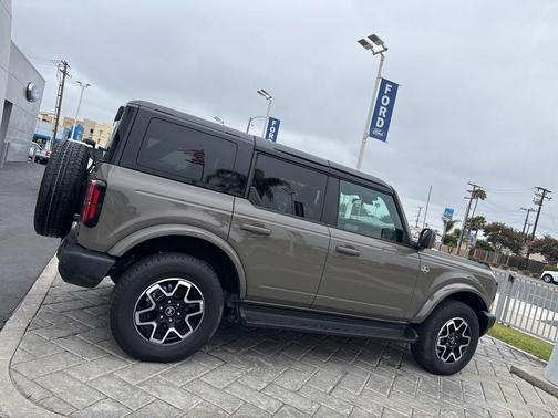 MARSH GRAY 2025 Ford Bronco Outer Banks