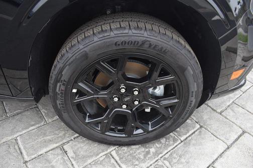 2025 Ford Maverick Lobo Standard