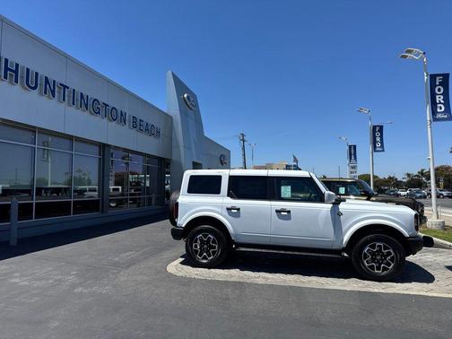 Oxford White 2026 Ford Bronco Outer Banks