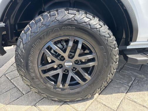 OXFORD WHITE 2022 Ford Bronco Base