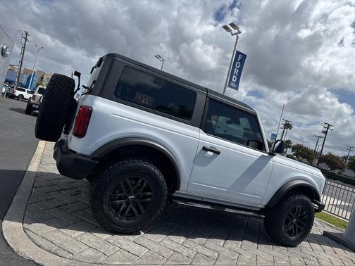 OXFORD WHITE 2022 Ford Bronco Base