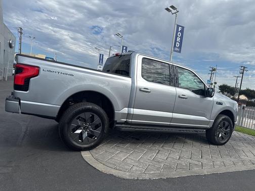2025 Ford F-150 Lightning Flash