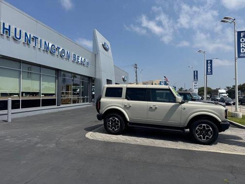 DESERT SAND 2025 Ford Bronco Outer Banks
