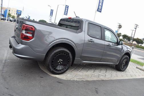 CARBONIZED GRAY METALLIC 2025 Ford Maverick Lobo Standard