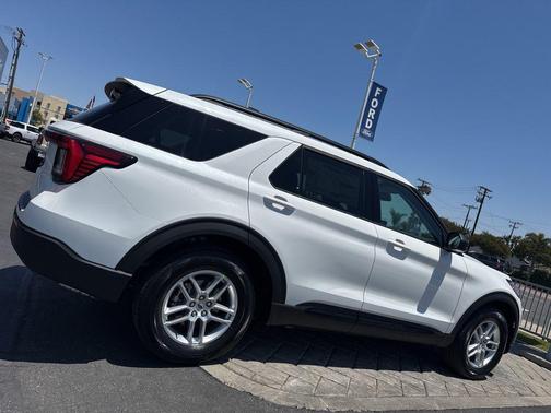 STAR WHITE MET TRI-COAT 2026 Ford Explorer Active