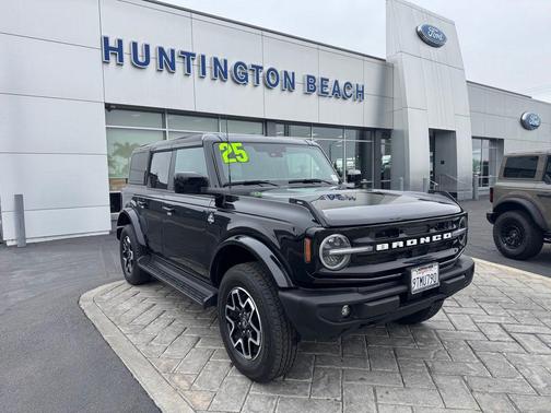 Shadow Black 2025 Ford Bronco Outer Banks