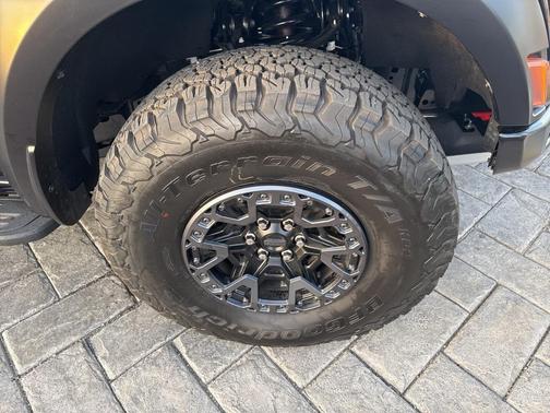 2025 Ford F-150 Raptor R