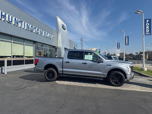 ICONIC SILVER METALLIC 2025 Ford F-150 Lightning XLT