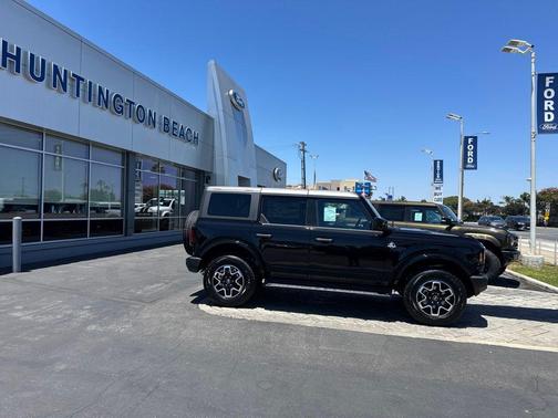 Shadow Black 2026 Ford Bronco Outer Banks