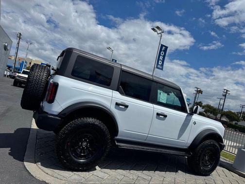 OXFORD WHITE 2026 Ford Bronco Outer Banks