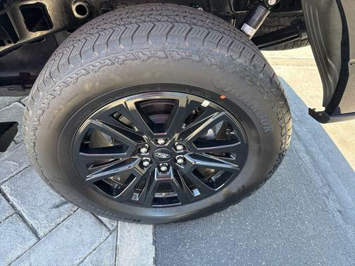 AGATE BLACK METALLIC 2026 Ford F-150 Platinum
