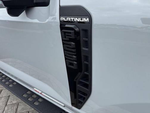 AVALANCHE 2026 Ford F-250 Platinum