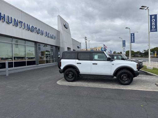 OXFORD WHITE 2026 Ford Bronco Outer Banks