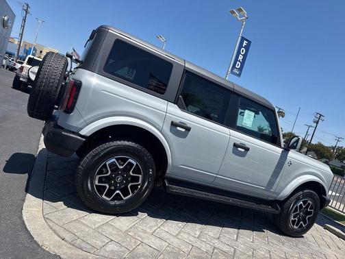 AVALANCHE GRAY 2026 Ford Bronco Outer Banks