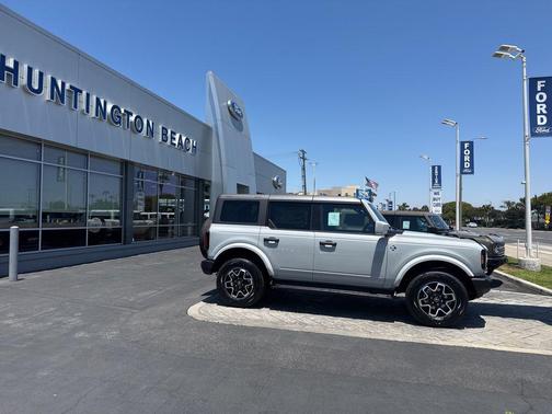 AVALANCHE GRAY 2026 Ford Bronco Outer Banks