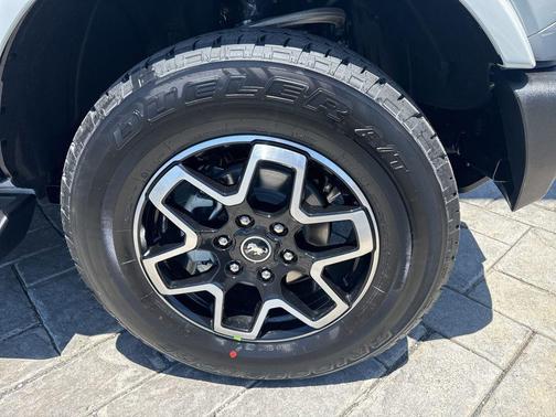 AVALANCHE GRAY 2026 Ford Bronco Outer Banks
