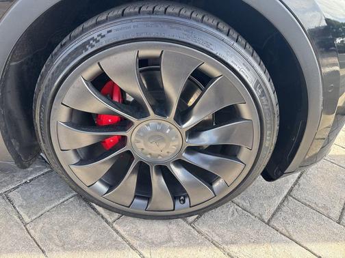Solid Black 2022 Tesla Model Y Performance Dual Motor All-Wheel Drive
