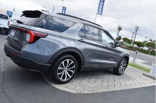 2025 Ford Explorer ST-Line
