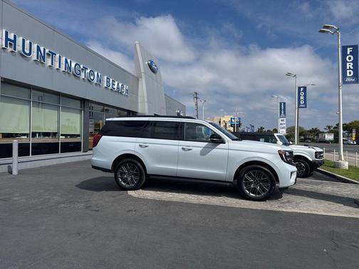 SPACE SILVER METALLIC 2026 Ford Expedition Platinum